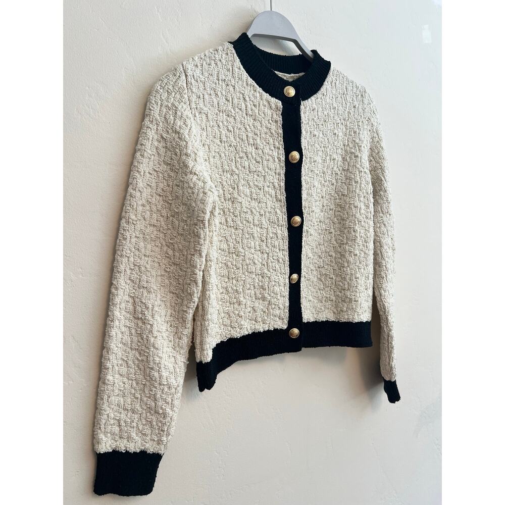 H&M Cream and Black
Textured Knit Button-Up
Cardigan w/ Good Buttons Size: XS - Picture 3 of 6